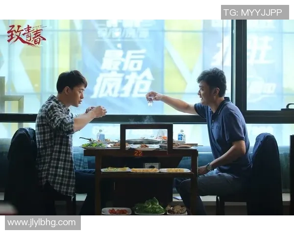 《致青春足球白队看台上的璀璨星光与赛场背后的励志故事》 《致青春足球白队看台上的璀璨星光与赛场背后的励志故事》