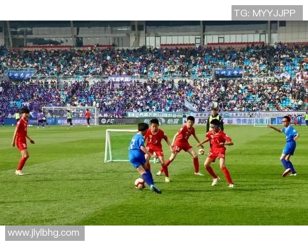 功夫足球星中锋带领球队逆转奇迹重燃绿茵赛场激情风暴 功夫足球星中锋带领球队逆转奇迹重燃绿茵赛场激情风暴