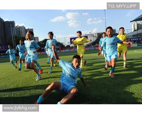 拥有不变娃娃脸的足球明星:揭秘他永葆青春的秘诀与传奇经历 拥有不变娃娃脸的足球明星:揭秘他永葆青春的秘诀与传奇经历