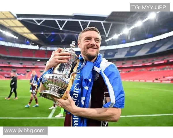 足球巨星传奇故事:从崛起到巅峰的非凡征程与辉煌成就解析 足球巨星传奇故事:从崛起到巅峰的非凡征程与辉煌成就解析