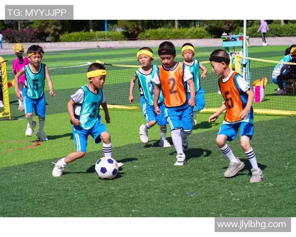 足球场32号球星是谁 他在赛场上的表现和历史贡献分析 足球场32号球星是谁 他在赛场上的表现和历史贡献分析