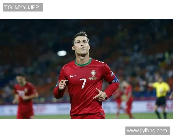 同学录专属足球传奇：C罗球场风采与人生故事揭秘