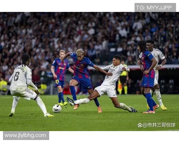 足球巨星亲自邀请的神秘球员闪耀赛场 揭开他们背后的故事与荣耀